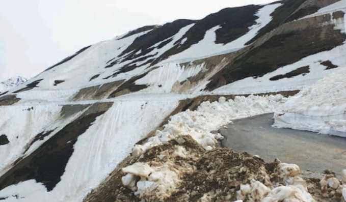 Kishtwar-Sinthan road reopened for medical emergencies